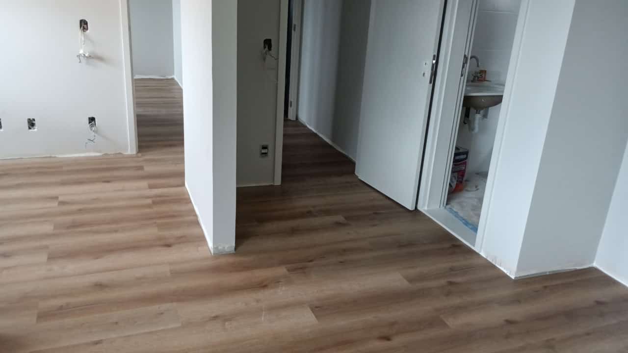 Piso laminado em ambiente